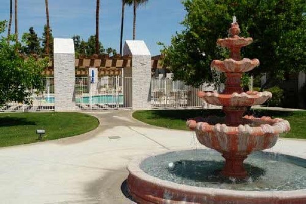 [Image: Walk to Bob Hope's House! Gorgeous and Stylish 2/2 Condo in Beautiful]