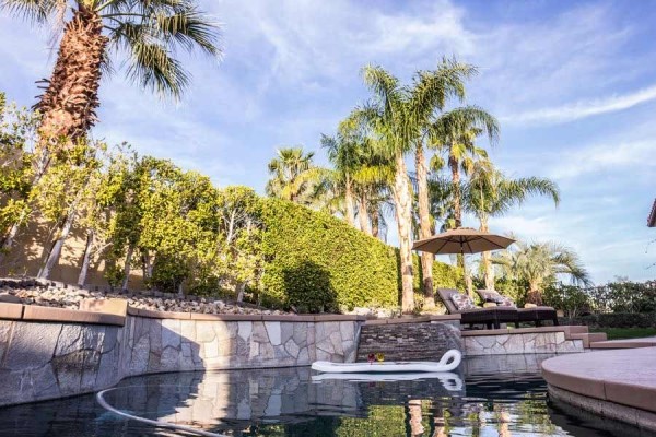 [Image: Luv Surf Spanish Villa Near Palm Springs with Private Pool &amp; Jacuzzi]