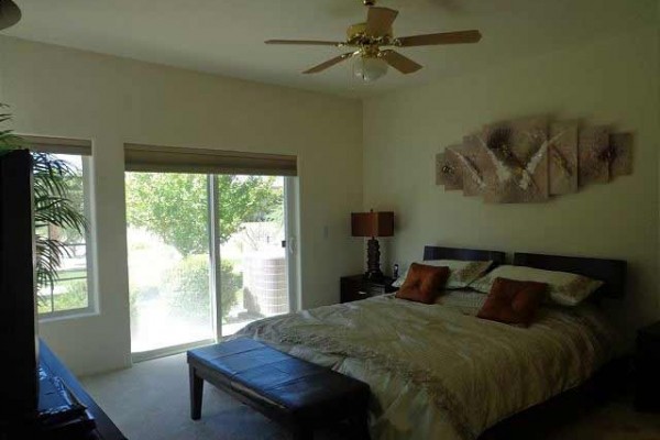 [Image: Palm Springs Area 2 Bedroom Condo, Sleeps 4]