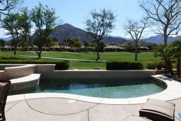 [Image: This 3 Bed/3 Bath La Quinta Beauty Has it All!]