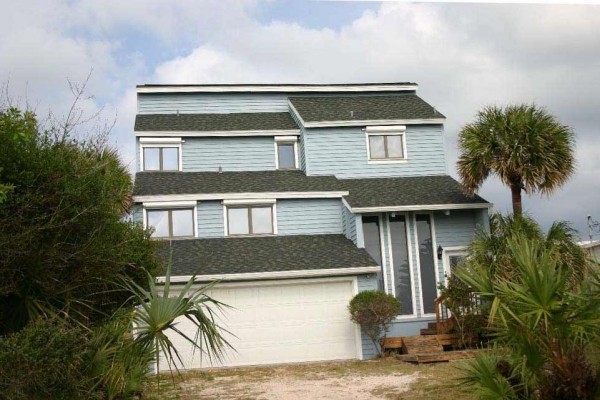 [Image: Great for Families! Direct Oceanfront 4 Bedroom on Car Free Beach!]