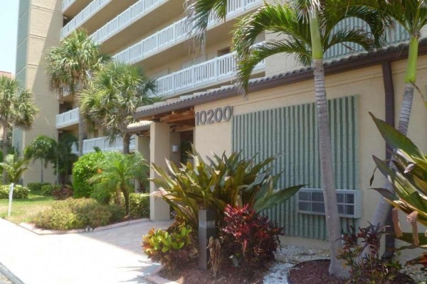 [Image: Panoramic Ocean View from This Corner Condo with Balcony. Direct Ocean Front!]