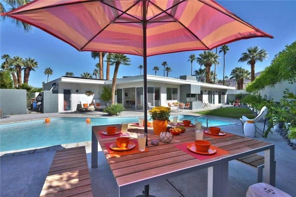 [Image: Circle of Light: 3 BR / 2 BA Home in Palm Springs, Sleeps 6]