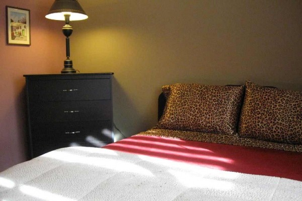 [Image: Beautiful 4 Bedroom Fairway Home (1/4 Mi. to Polo / Coachellafest / Stagecoach)]