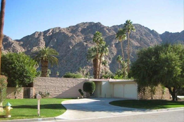 [Image: Indian Wells Country Club Home - Fantastic Mountain Views!]