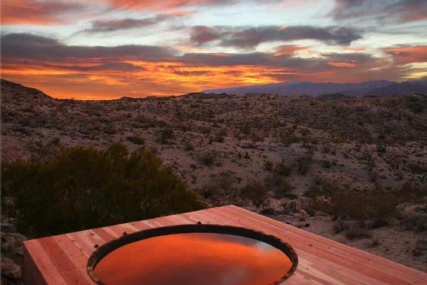 [Image: Joshua Tree Green House with Outdoor Hot Tub]