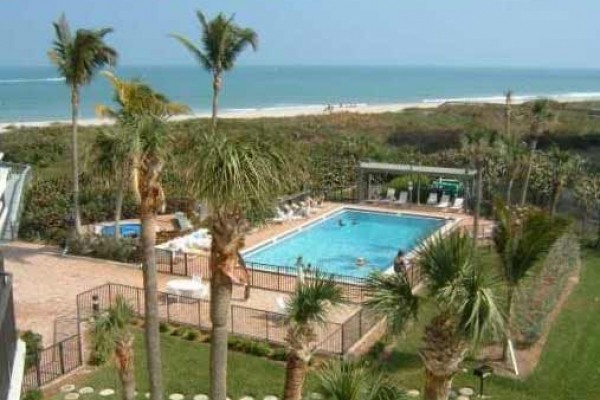 [Image: Gorgeous Beach Front Condo - Steps to the Sand]