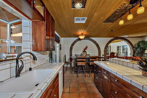 [Image: Spanish Style Home: Saltwater Pool, Hot Tub, Cabana, Sprawling Manicured Gardens]