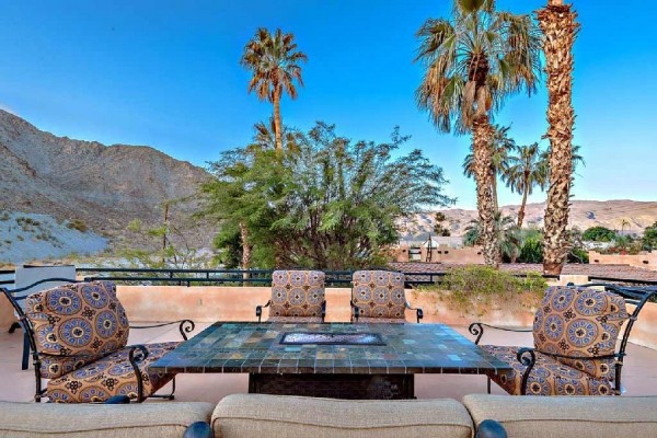 [Image: Spanish Style Home: Saltwater Pool, Hot Tub, Cabana, Sprawling Manicured Gardens]