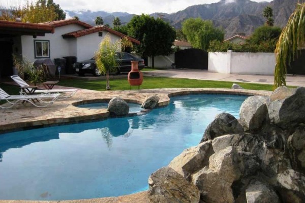 [Image: Enormous Saltwater Pool on Double Lot! Private! Huge Entertainment Room W/Loft!]