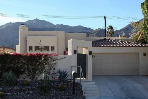 [Image: Amazing Santa Fe Desert Retreat at the Top of the Cove]