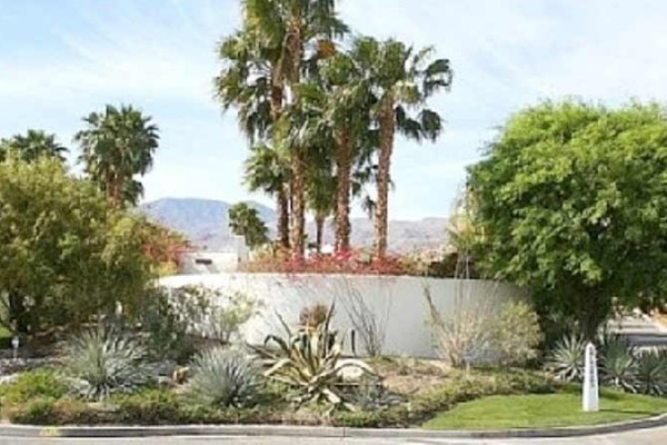 [Image: Spectacular La Quinta Hideaway-Total Privacy]