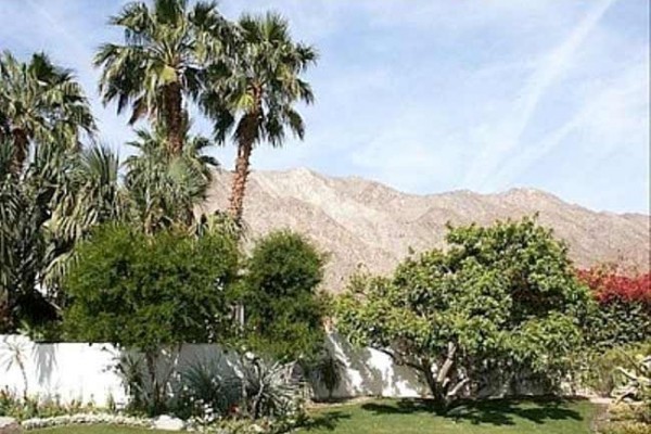 [Image: Spectacular La Quinta Hideaway-Total Privacy]