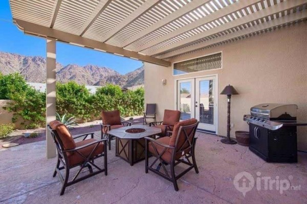 [Image: Top of La Quinta Cove Santa Fe Home 3 Bd/2BA with Pool and Patio F/P]