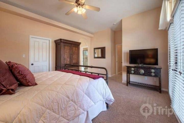 [Image: Top of La Quinta Cove Santa Fe Home 3 Bd/2BA with Pool and Patio F/P]