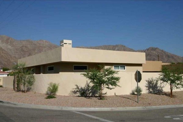 [Image: Newer Private Home - Pool &amp; Spa and Spectacular Views]