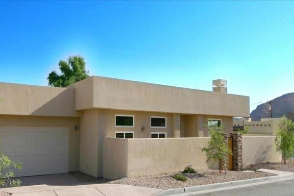 [Image: Newer Private Home - Pool &amp; Spa and Spectacular Views]