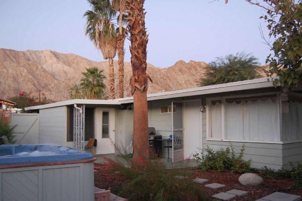 [Image: Close to Stagecoach - Mid-Century - La Quinta Cove - Mountain Views]