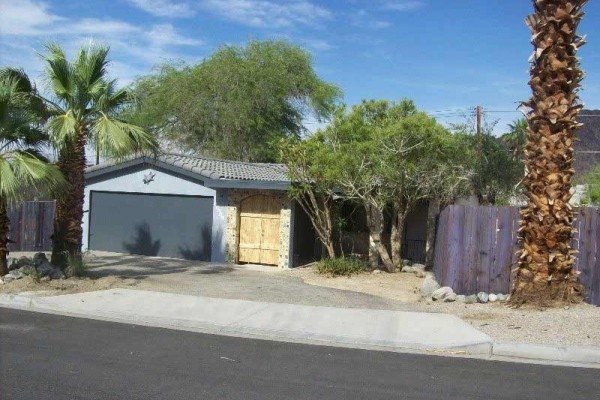 [Image: This is a Compleatly Newly Remoldeled and Furnished Pool Home on Triple Lot.]