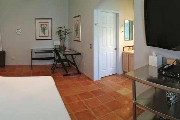 [Image: Every Day's a Holiday at Casa Isabella, a 3-Bd/2-Bath Santa Fe Charmer with Pool]