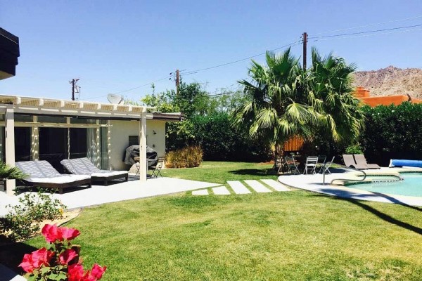 [Image: Mid-Century Modern 3/2 Private Pool Home Top La Quinta Cove]