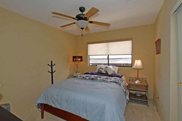 [Image: Pool House, High up in the Cove of La Quinta Has Mountain View]