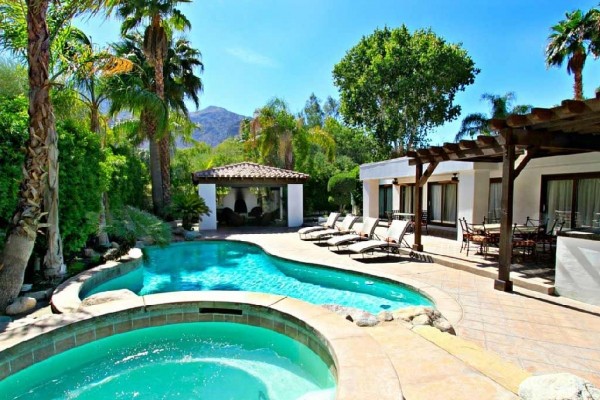 [Image: 'Las Palmas' 6 Bedroom Private Estate, Pool, Spa, Stunning Views]