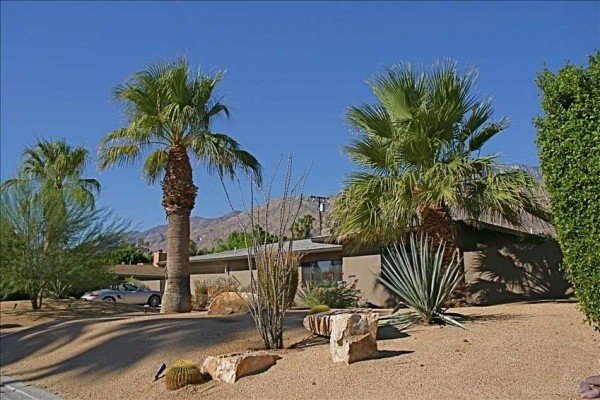 [Image: New: Designer Midcentury Modern Home in Central Palm Springs.]
