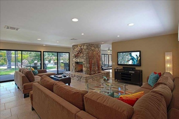 [Image: Rancho Pasatiempo-5 Bedrooms/5 Bathrooms-Central Palm Springs]