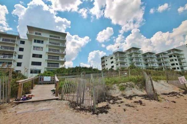 [Image: Sweeping Views of Atlantic from Lovely 2BR/2BA Shorehom Condo]