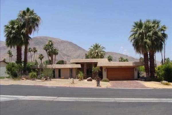 [Image: Gorgeous Palm Desert Home-2 Blocks from World Famous El Paseo]
