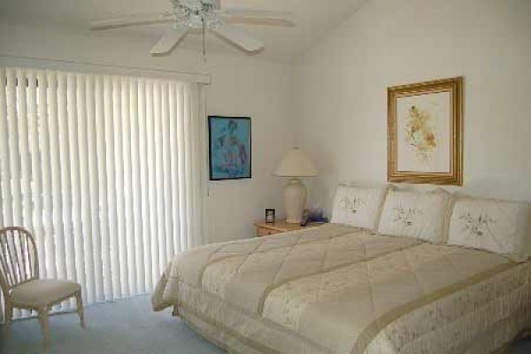 [Image: Quiet, Lovely Condo Close to El Paseo's Fine Dining and Shops]