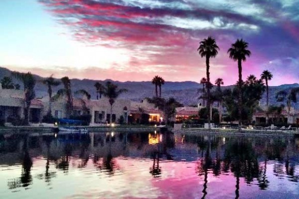 [Image: Luxury Living on Lake Mirage! Private Jacuzzi 180 Degree Lakefront View!]