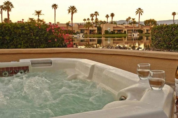 [Image: Luxury Living on Lake Mirage! Private Jacuzzi 180 Degree Lakefront View!]