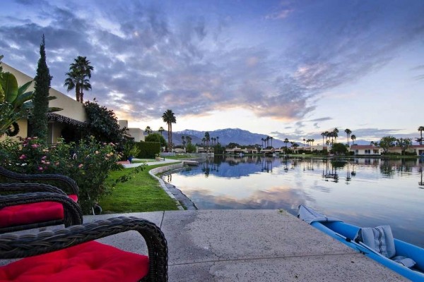 [Image: Luxury Living on Lake Mirage! Private Jacuzzi 180 Degree Lakefront View!]