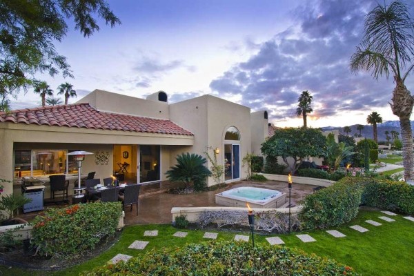 [Image: Luxury Living on Lake Mirage! Private Jacuzzi 180 Degree Lakefront View!]