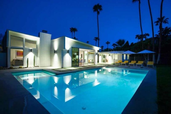 [Image: La Paloma Palms Featuring Resort-Style Amenities, Saline Pool and Custom Spa]