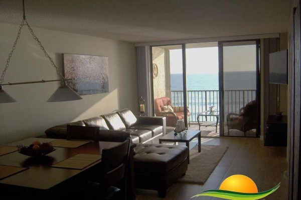 [Image: Paradise Vacation Rental - 0% Stress. Absolutely Gorgeous Beachfront Condo]