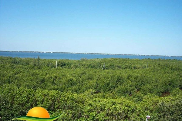 [Image: Paradise Vacation Rental - 0% Stress. Absolutely Gorgeous Beachfront Condo]