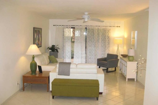 [Image: Beautifully Decorated 2 Bedroom Condo in South Palm Springs]