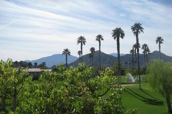 [Image: Beautiful Upstairs 2 Bedroom/2 Bath Unit with Beautiful Views]