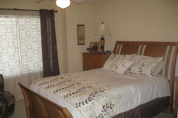 [Image: Beautiful Upstairs 2 Bedroom/2 Bath Unit with Beautiful Views]