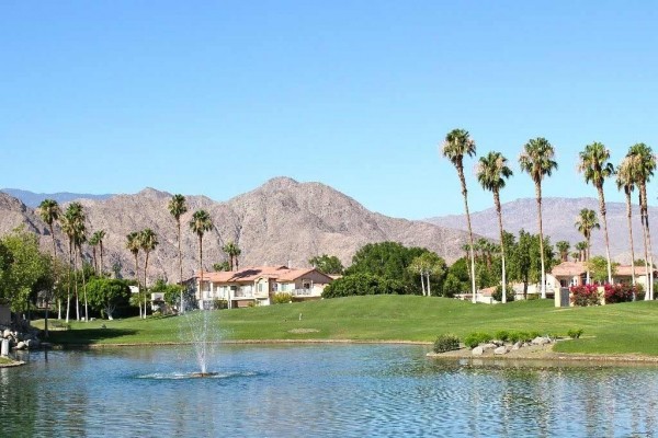 [Image: Lakeside in La Quinta! Absolutely Pristine 2/2 Lower Unit /W Stunning Views!!]
