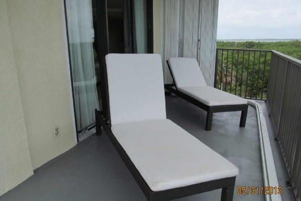 [Image: South Hutchinson Island/Jensen Beach 2BR/2BA Corner Unit]