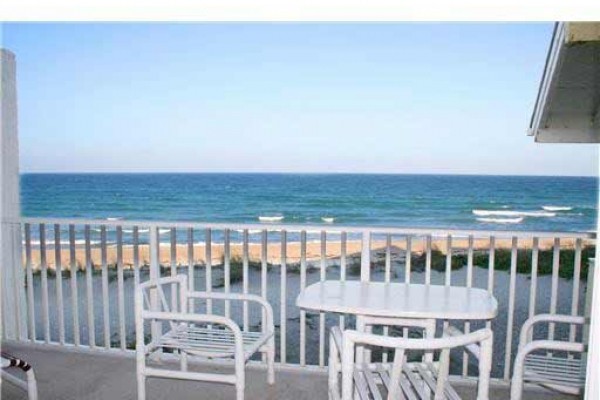 [Image: Oceanfront Paradise in Hutchinson Island]