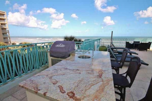 [Image: Luxury Vacation- 3BR/3BA Poolside Condo with Oceanfront View at the Wave]
