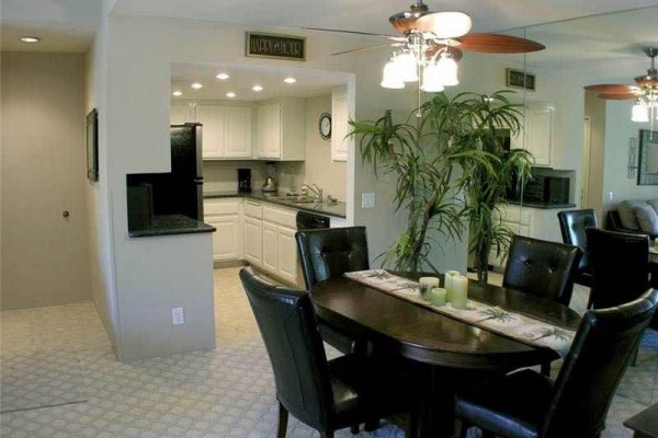 [Image: Beautiful Downtown Palm Springs Condo Steps from Casino, 2 Blocks to Town!!]