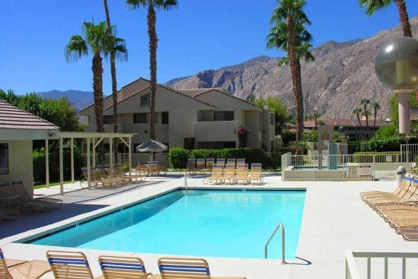 [Image: Plaza Villas Treehouse 0325: 1 BR / 1 BA Condo in Palm Springs, Sleeps 2]