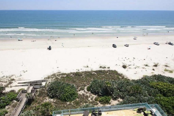 [Image: Luxury Beach Retreat! Great 3/3 Unit with Amazing Views!]