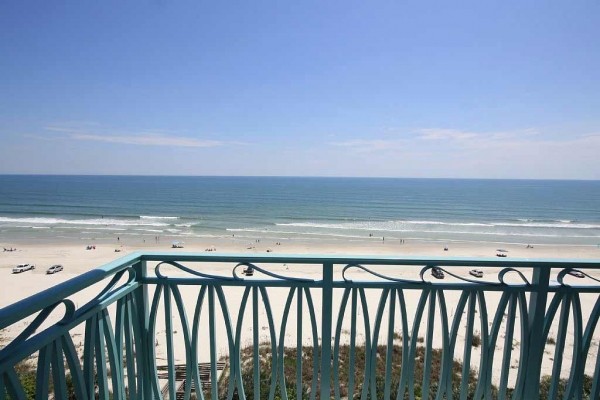 [Image: Luxury Beach Retreat! Great 3/3 Unit with Amazing Views!]